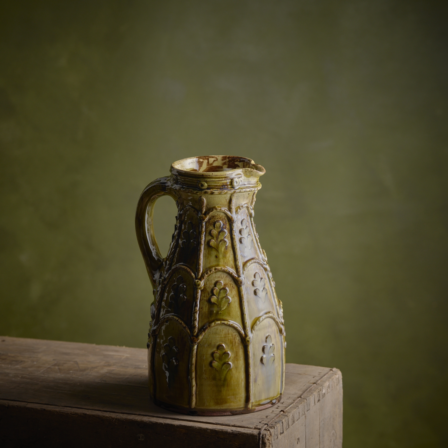 Applique tapered jug