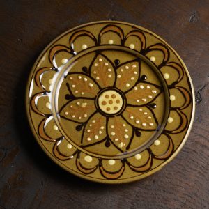Dahlia plate, olive