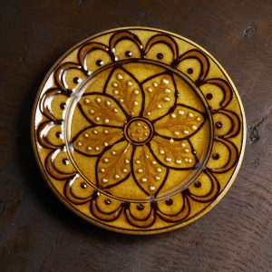 Dahlia plate, honey