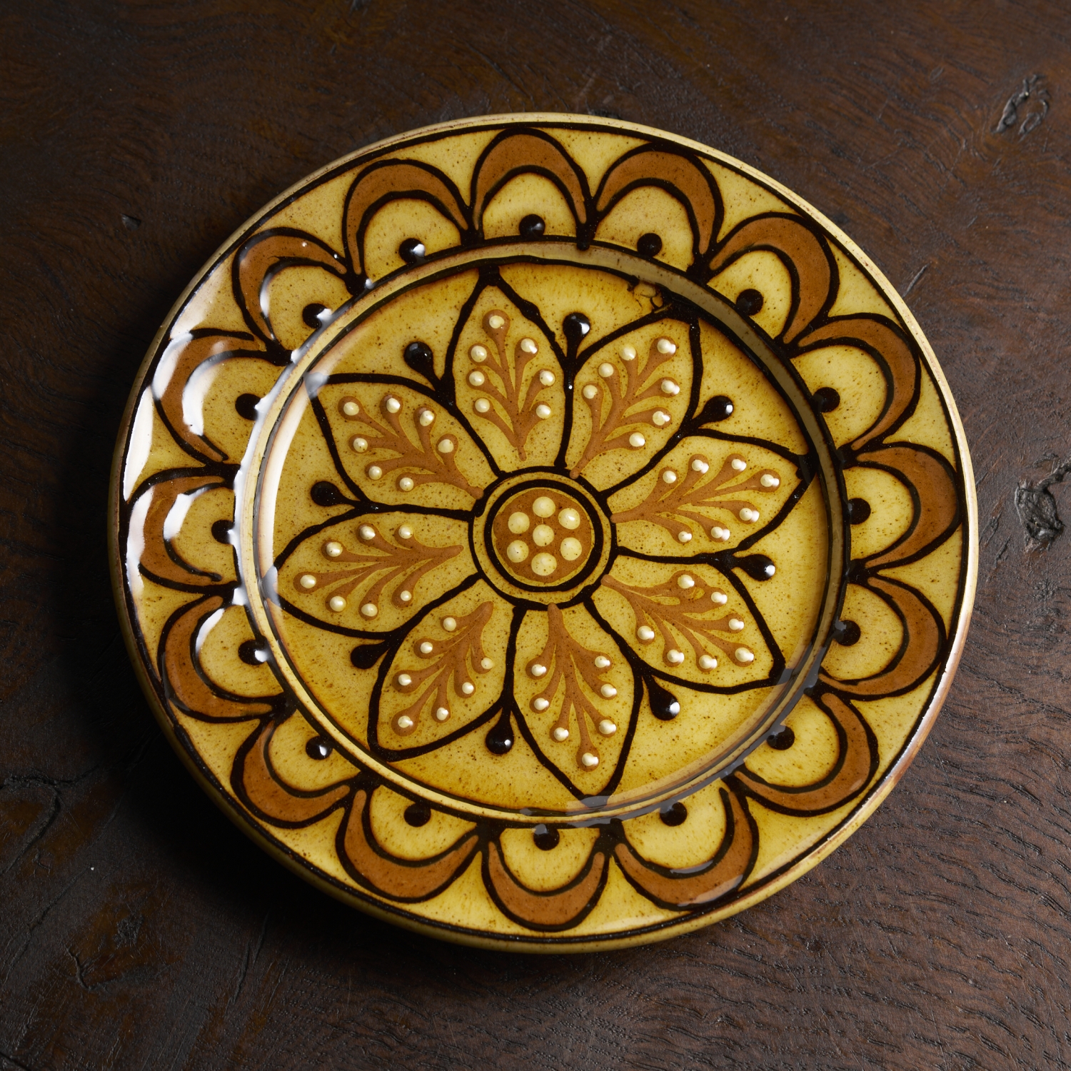 Dahlia plate, yellow