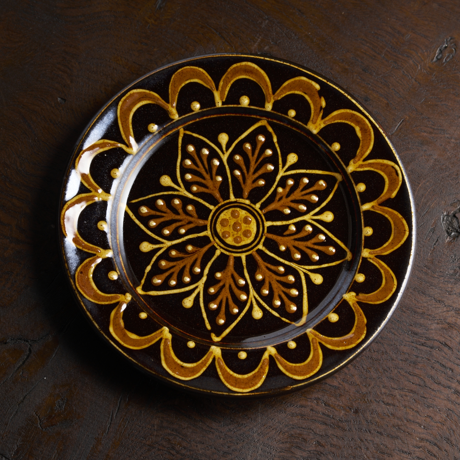 Dahlia plate, black