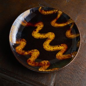 Slip trailed circular dish