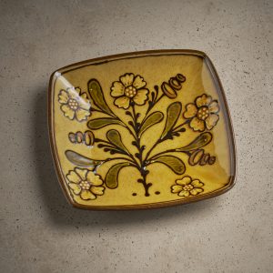 Daisy square dish