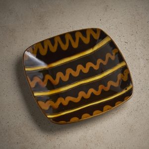 Abstract dish, square