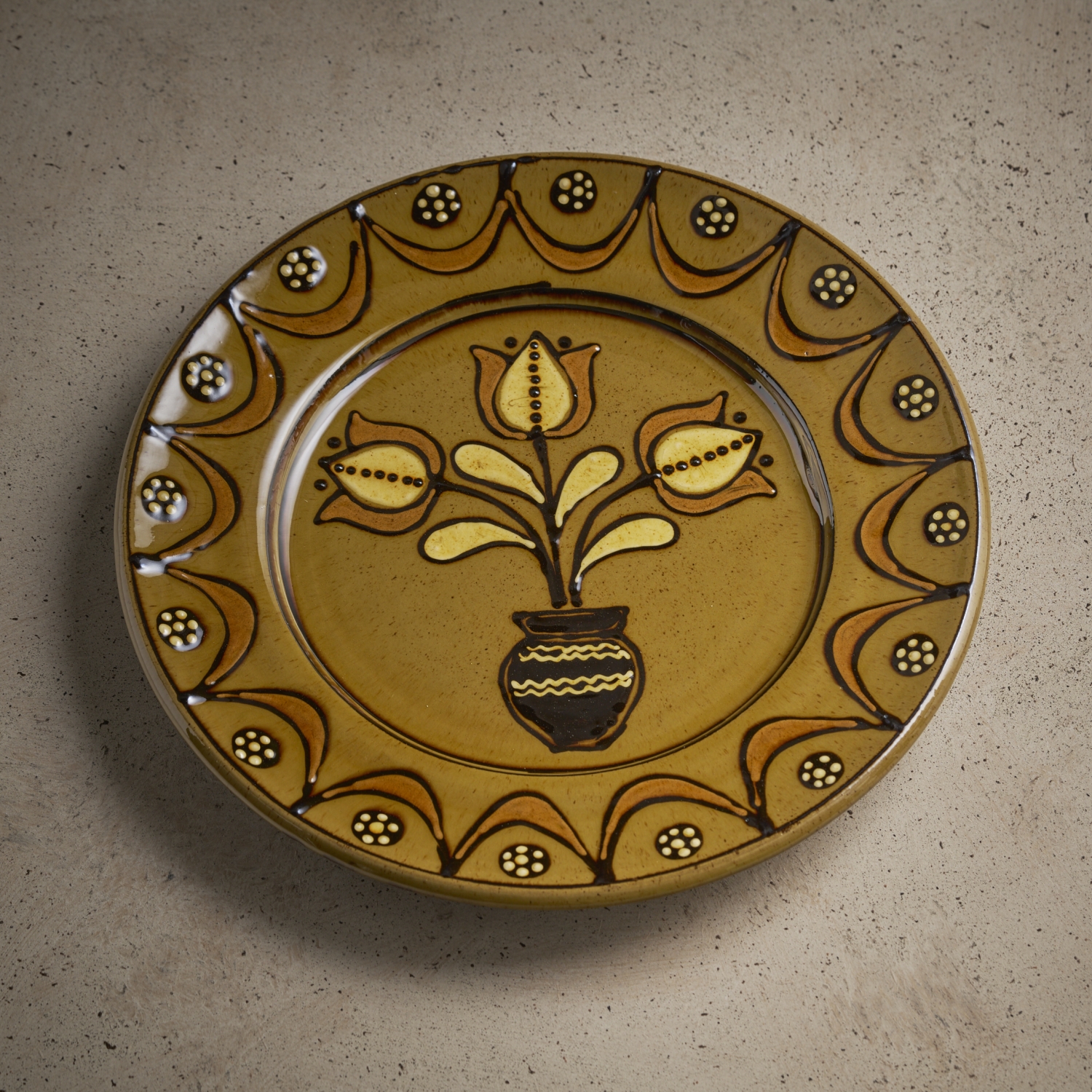 Tulips in vase plate